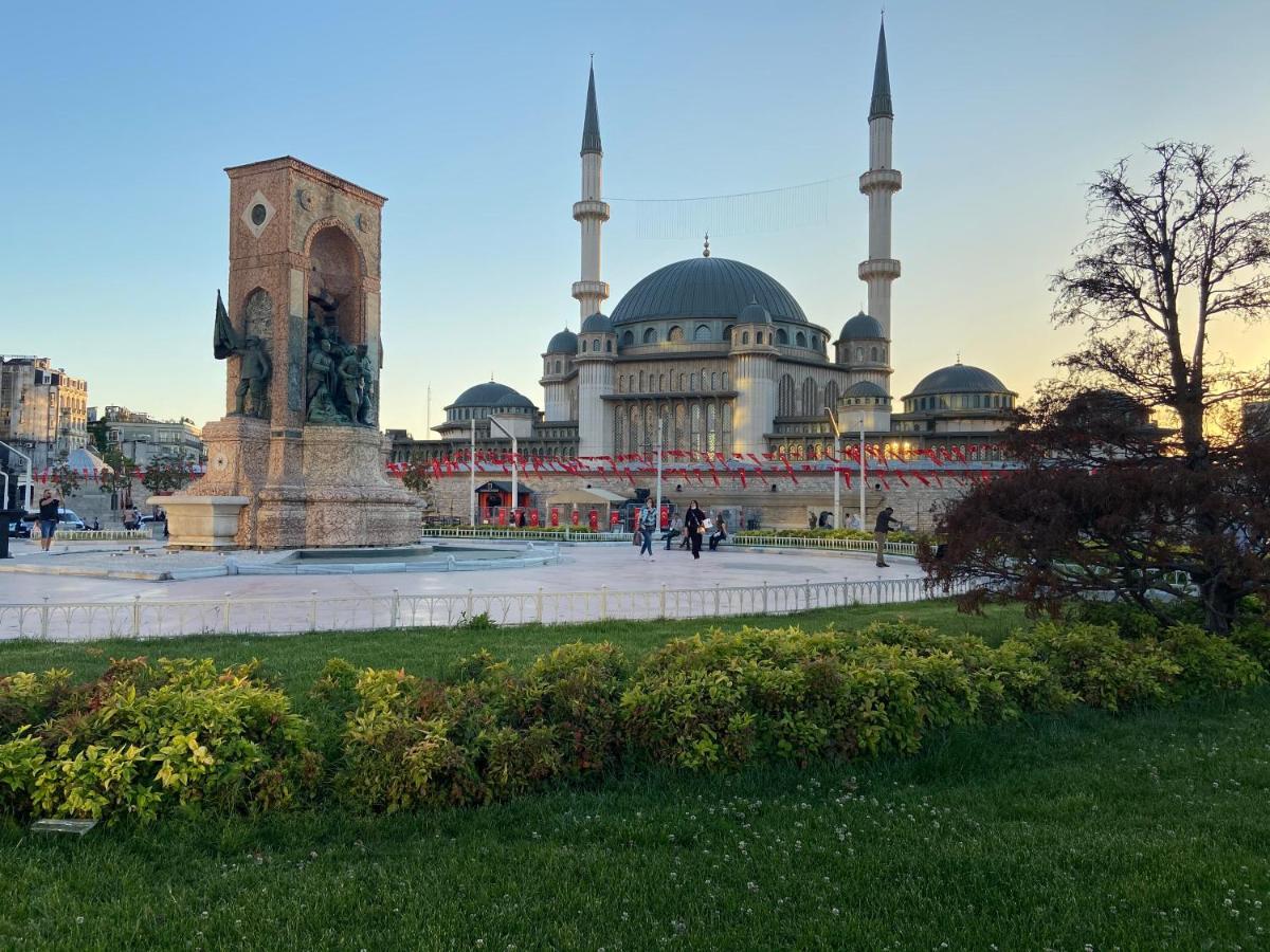 Royalstar Taksim Family Suites Istanbul Exterior foto